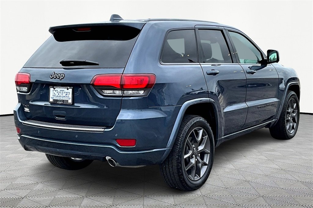 2021 Jeep Grand Cherokee Anniversary Edition photo 2