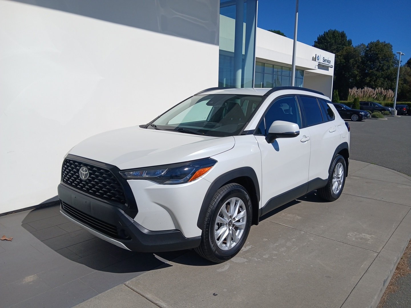 2022 Toyota Corolla Cross LE photo 2