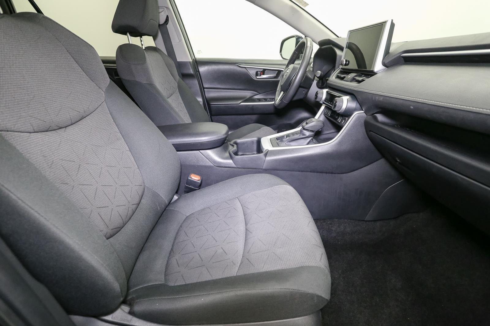 2024 Toyota RAV4 XLE photo 15