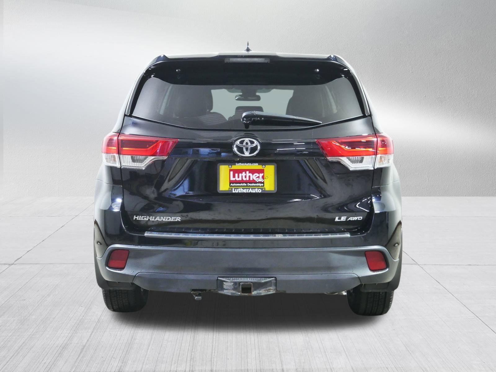2019 Toyota Highlander LE photo 4