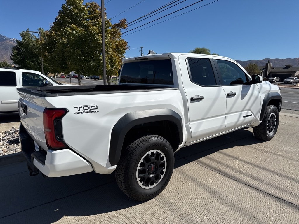 2024 Toyota Tacoma TRD Off-Road photo 3