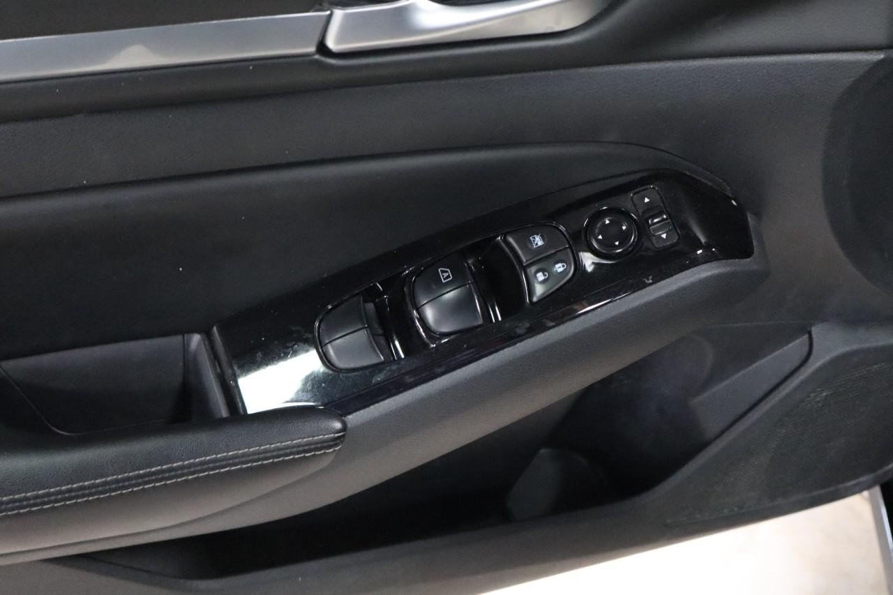 2023 Nissan Altima 2.5 SV photo 11