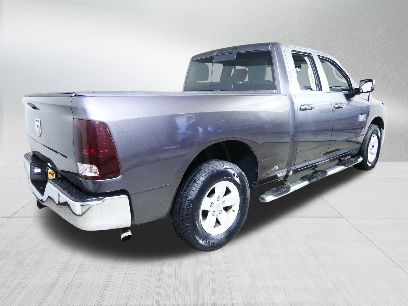 2016 Ram 1500 SLT photo 7