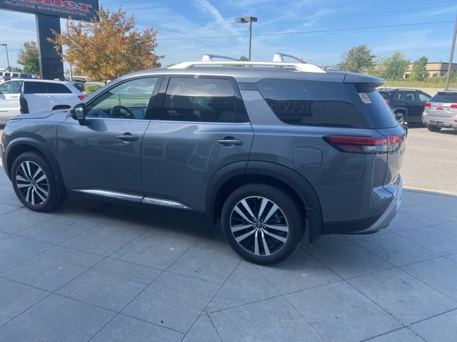 2024 Nissan Pathfinder Platinum photo 4
