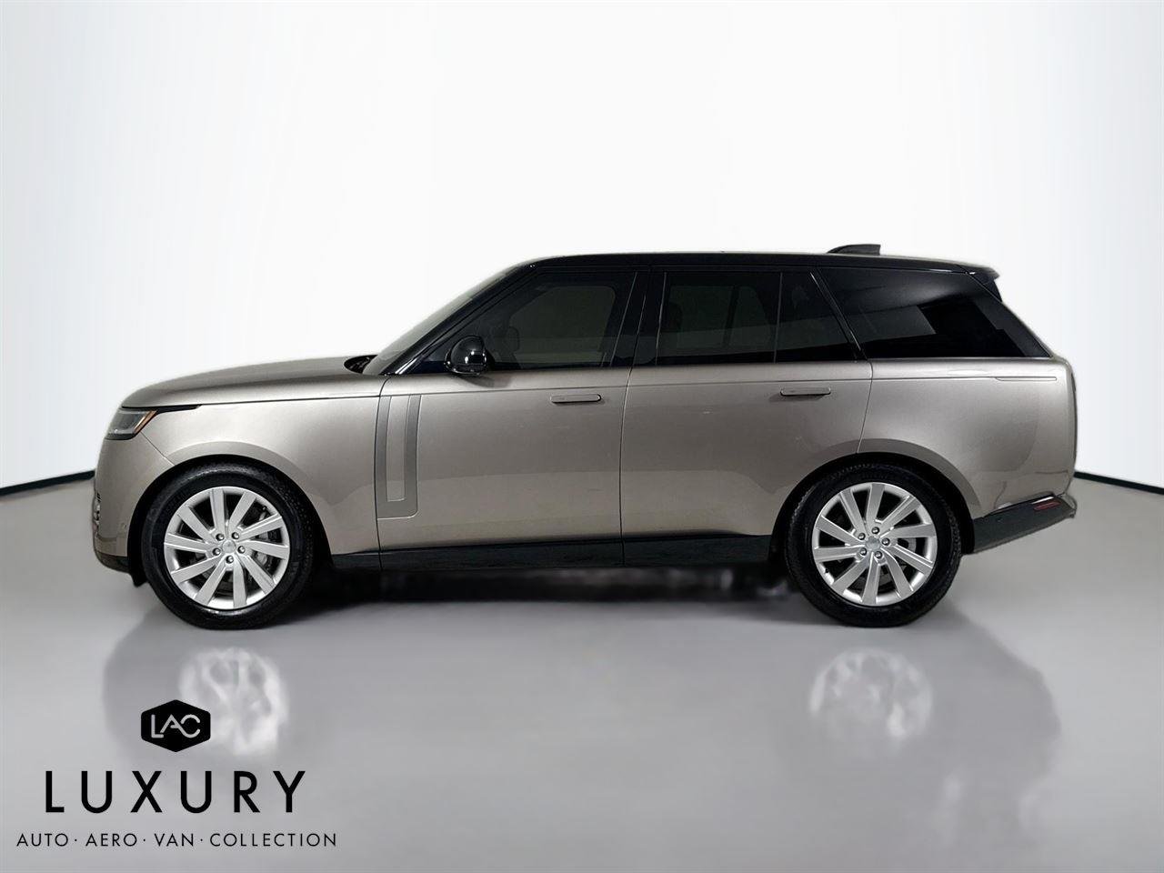 2023 Land Rover Range Rover SE photo 7