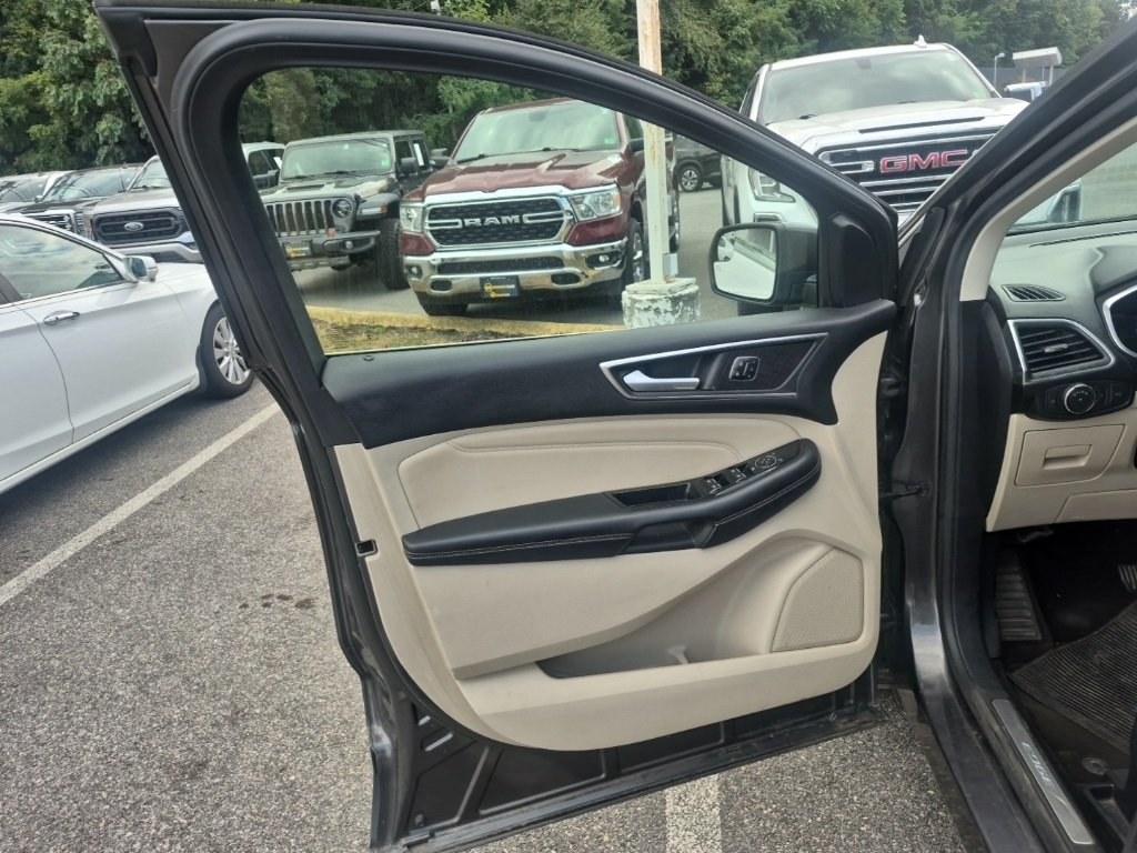 2016 Ford Edge Titanium photo 14