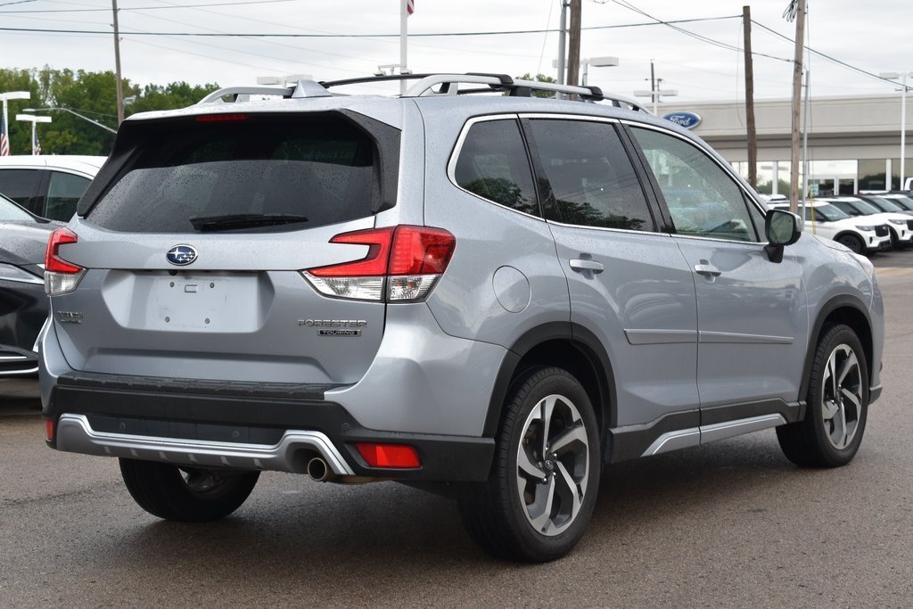 2022 Subaru Forester Touring photo 2