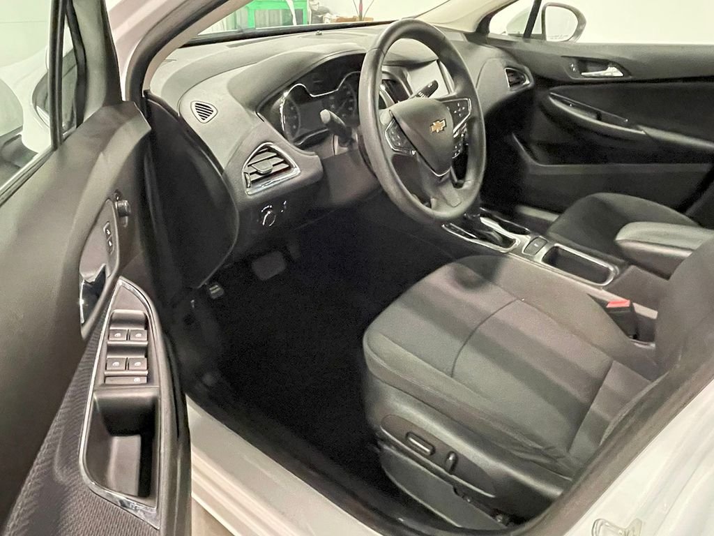 2018 Chevrolet Cruze LT photo 14