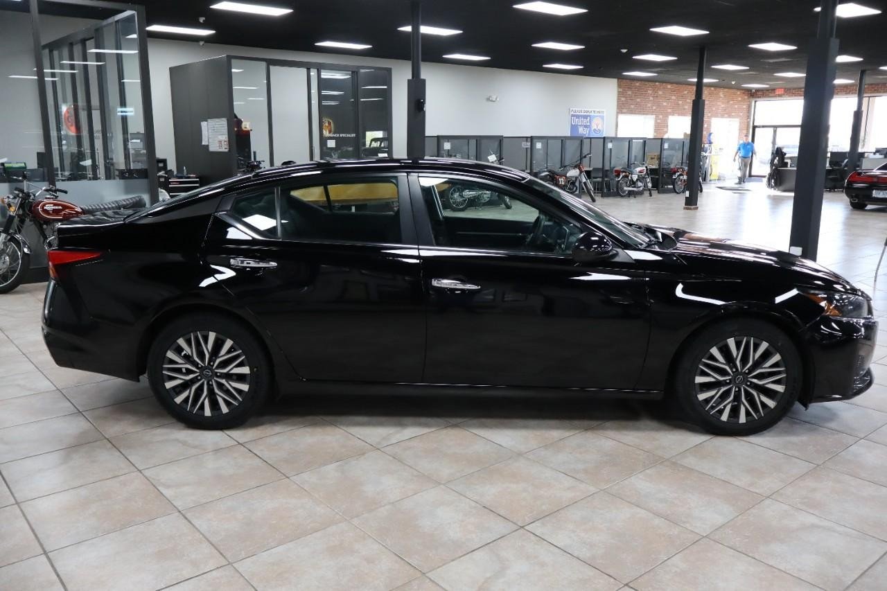 2023 Nissan Altima 2.5 SV photo 6