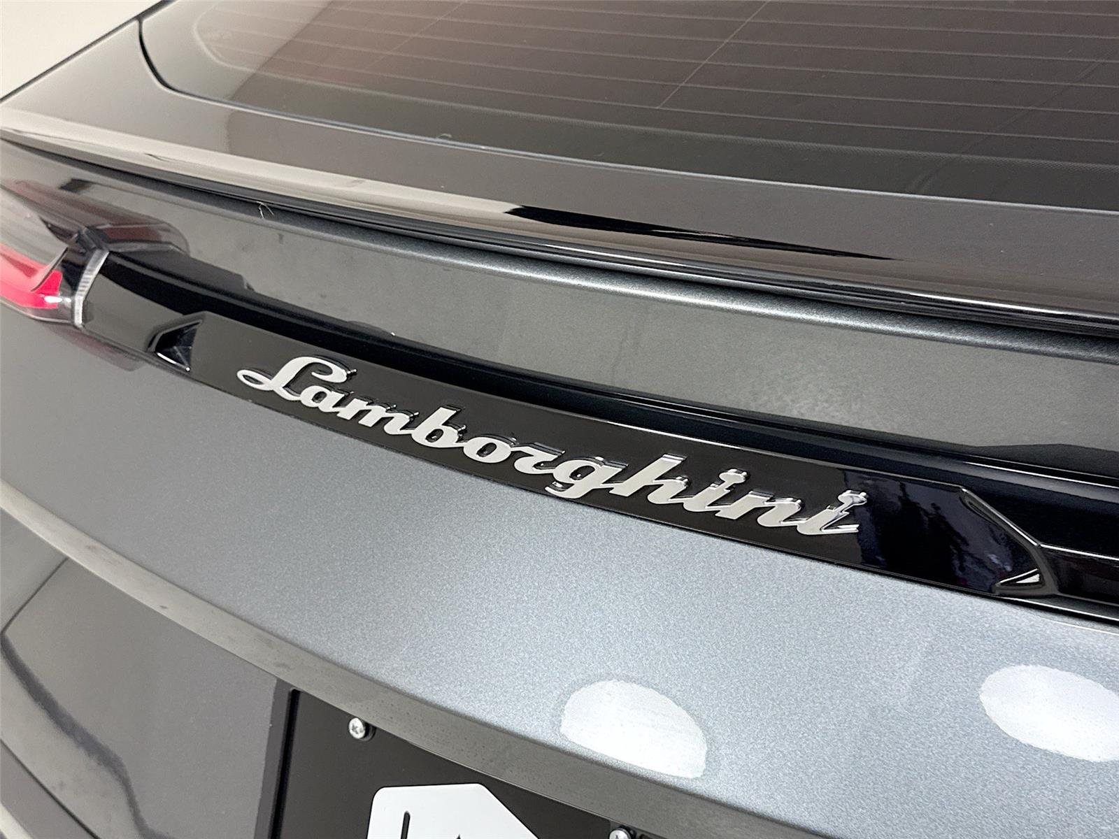 2019 Lamborghini Urus Base photo 37
