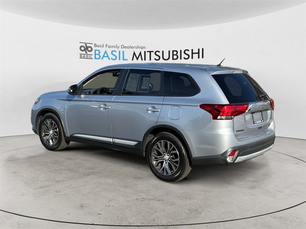 2016 Mitsubishi Outlander SE photo 3