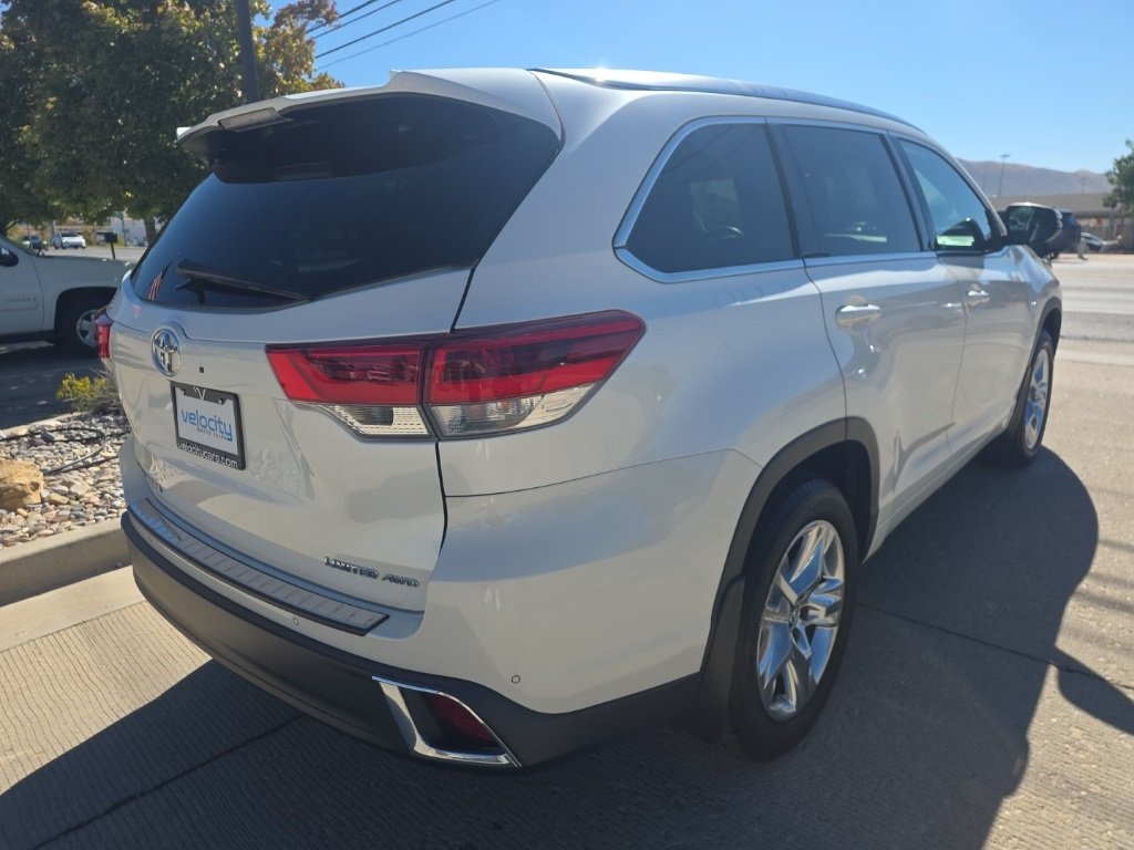 2018 Toyota Highlander Limited Platinum photo 3