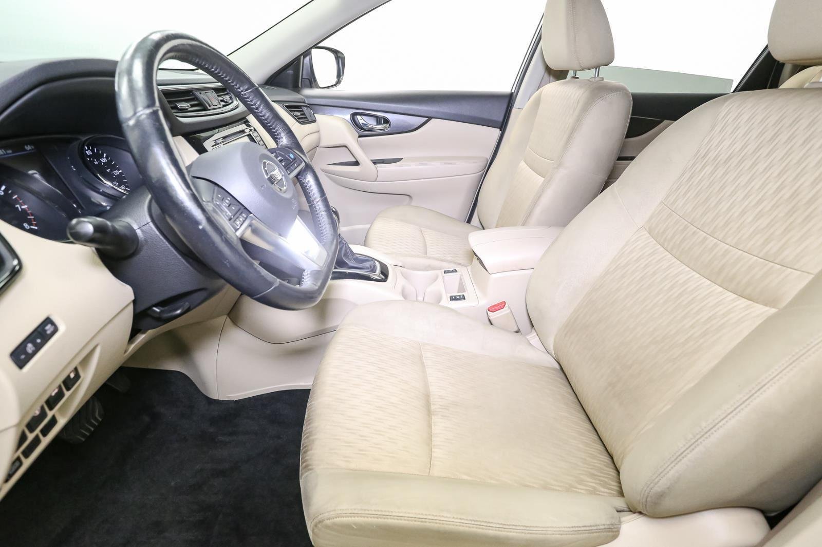 2019 Nissan Rogue SV photo 40