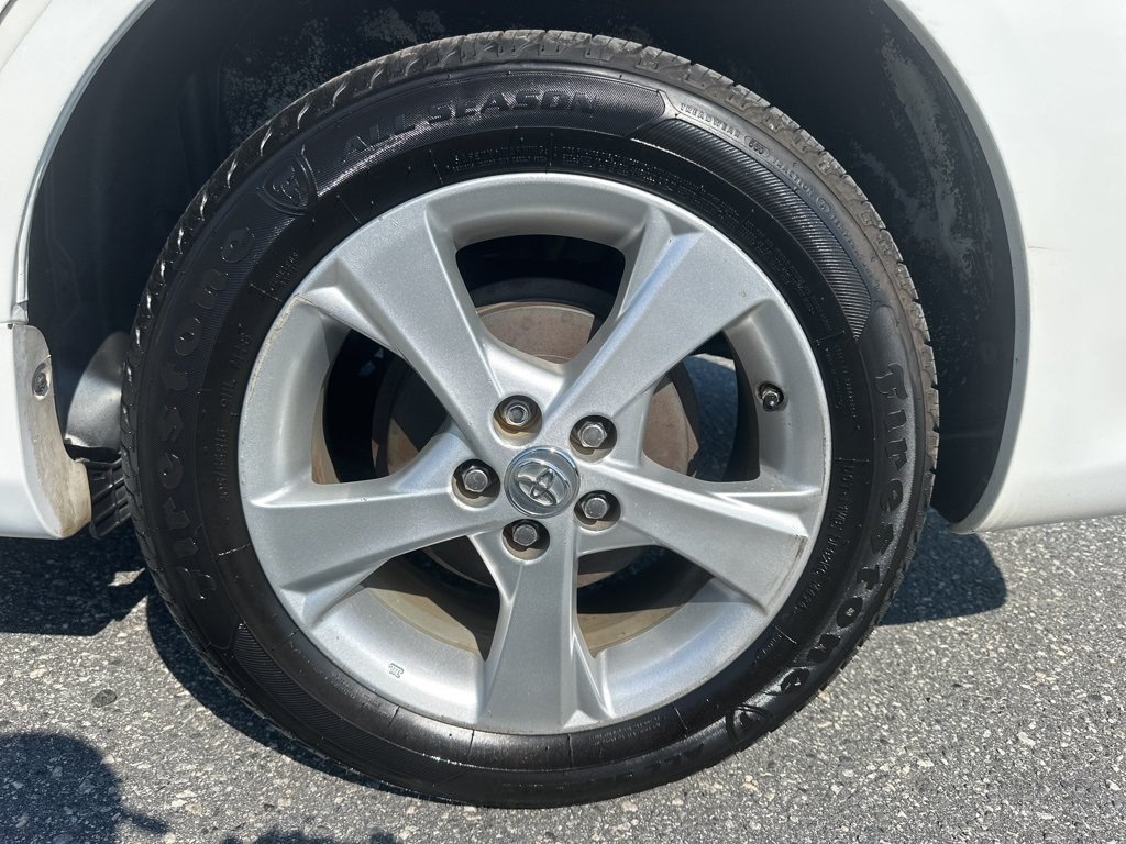 2012 Toyota Corolla LE photo 24