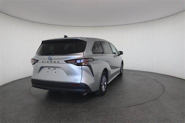 2023 Toyota Sienna XLE photo 17