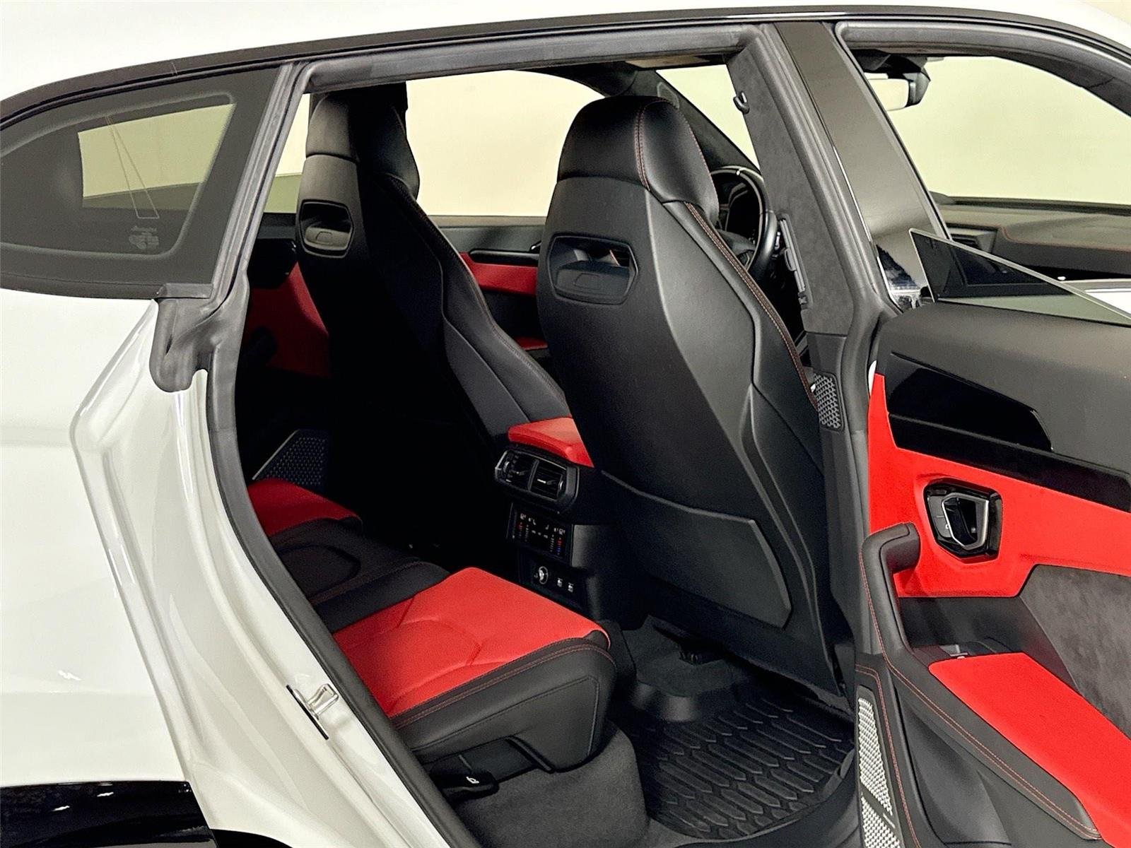 2021 Lamborghini Urus photo 26