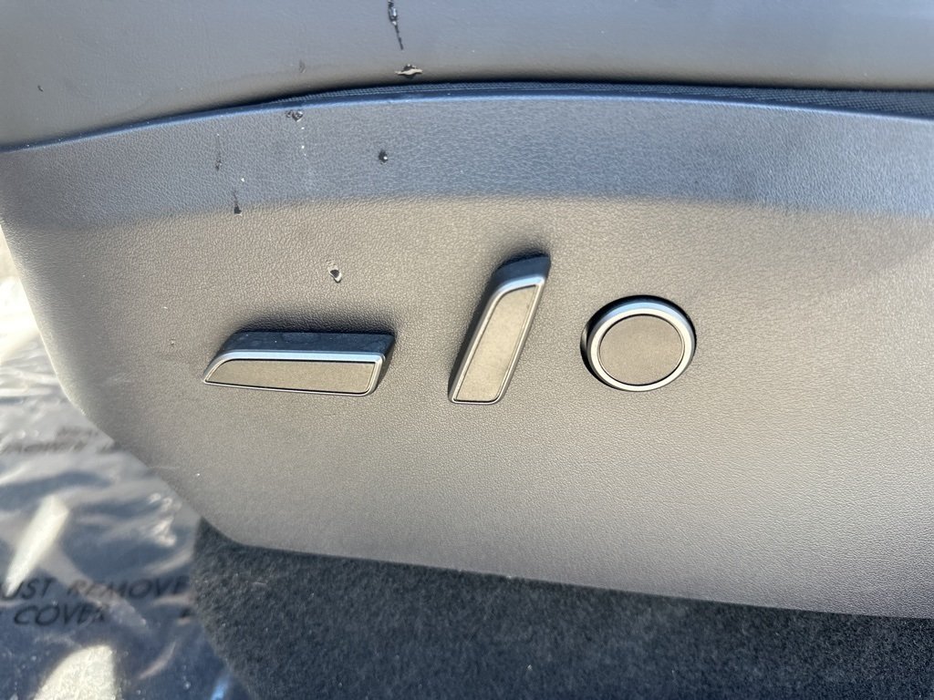 2024 Tesla Model Y Long Range photo 10
