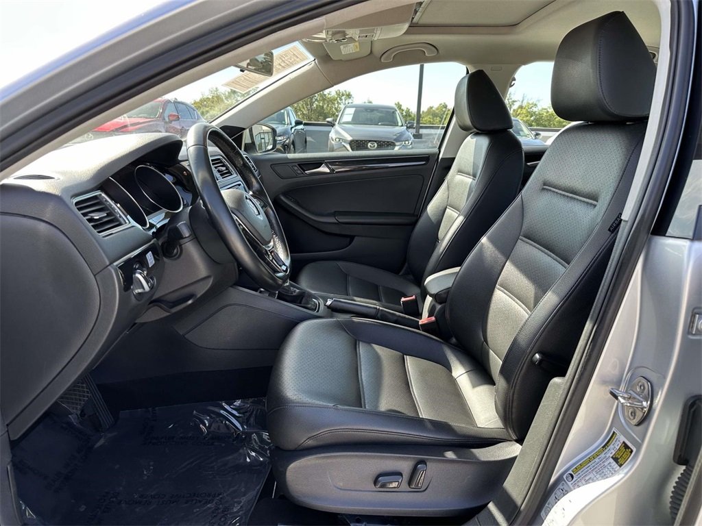 2015 Volkswagen Jetta 2.0 TDI SEL photo 14