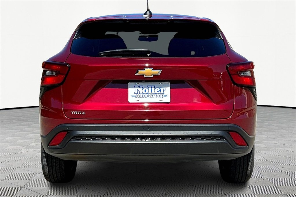 2024 Chevrolet Trax LS photo 4