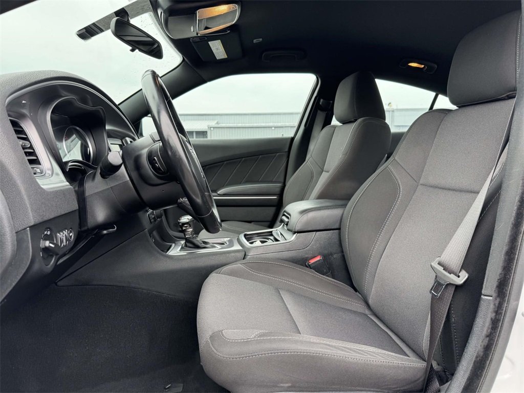 2019 Dodge Charger SXT photo 13