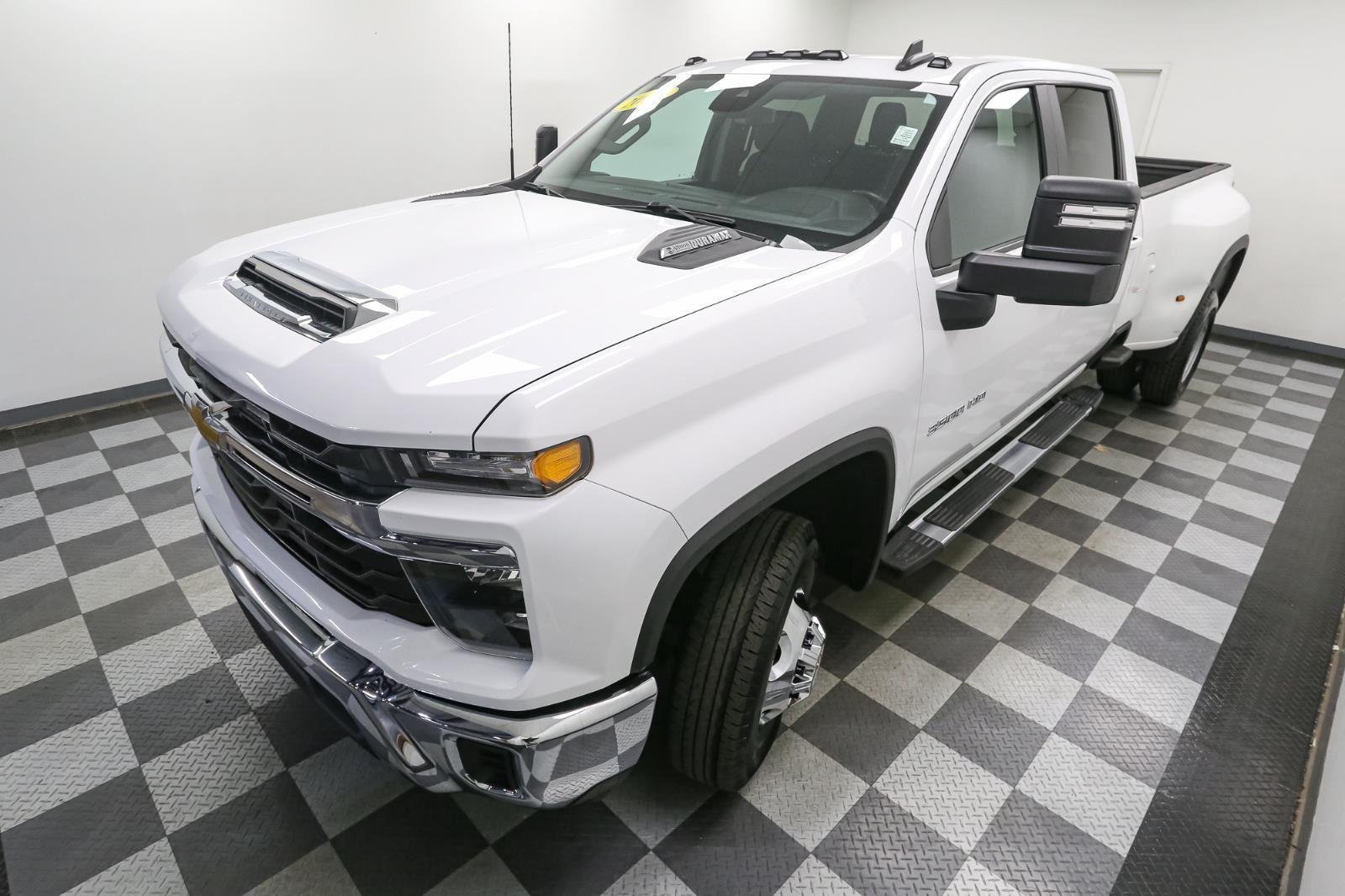2024 Chevrolet Silverado 3500HD LT photo 6