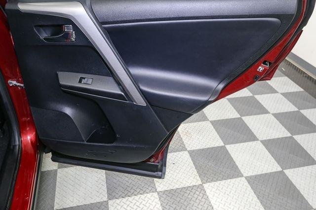 2018 Toyota RAV4 XLE photo 19