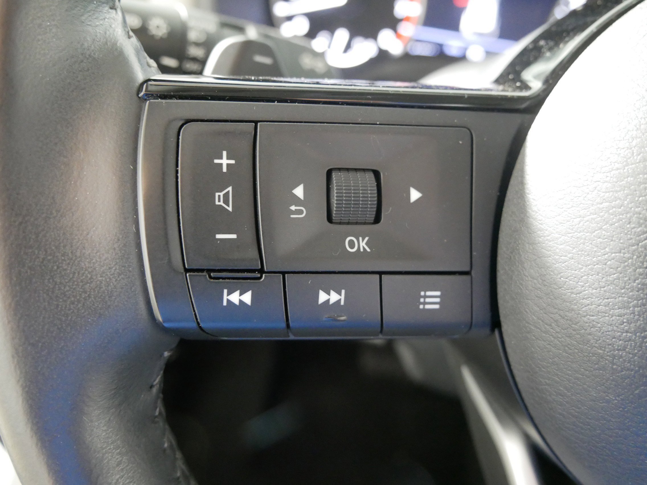 2022 Nissan Rogue SL photo 24
