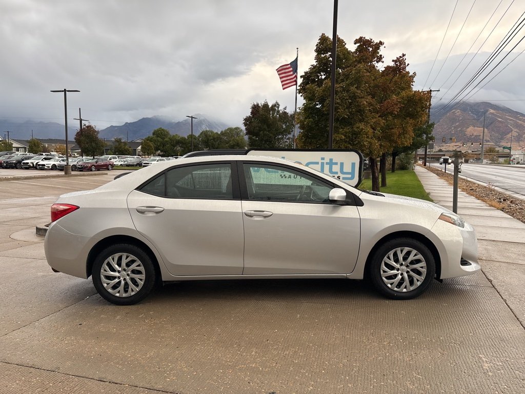 2019 Toyota Corolla XLE XSE photo 3