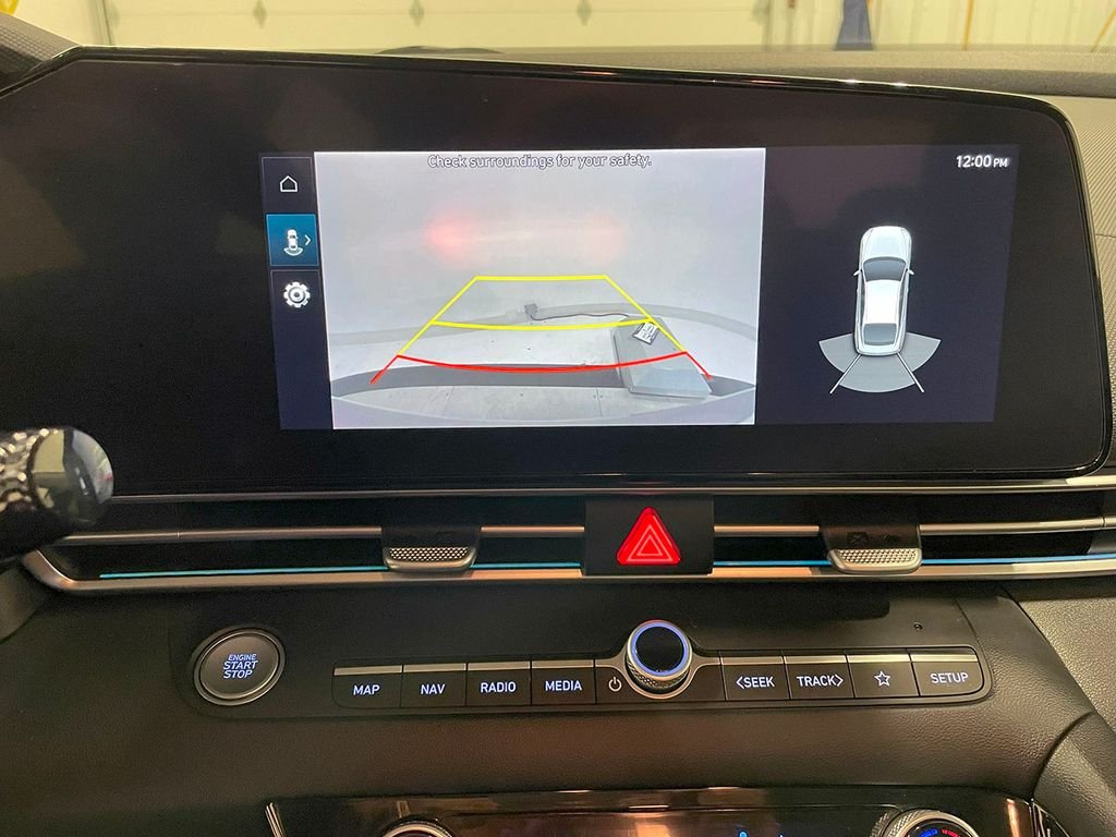 2023 Hyundai Elantra Limited photo 3