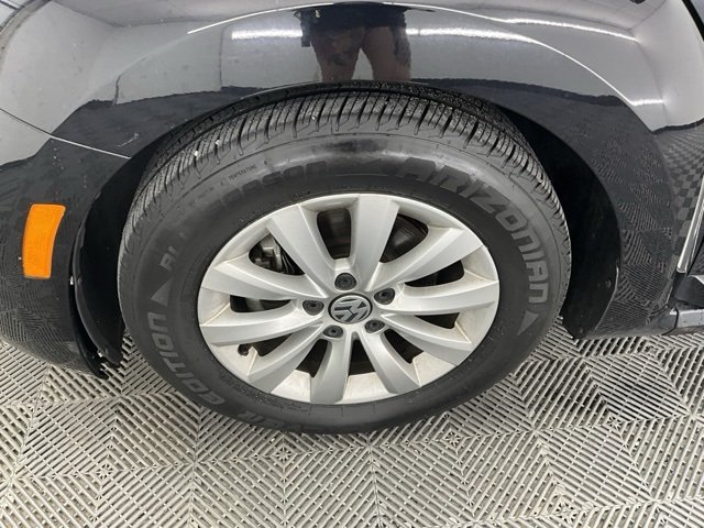 2019 Volkswagen Beetle S photo 15