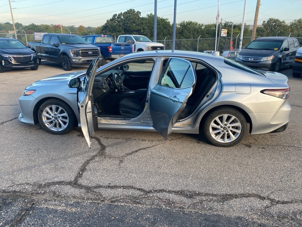 2022 Toyota Camry LE photo 4