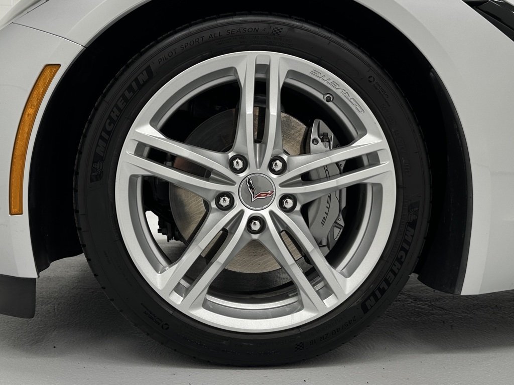 2016 Chevrolet Corvette 2LT photo 16