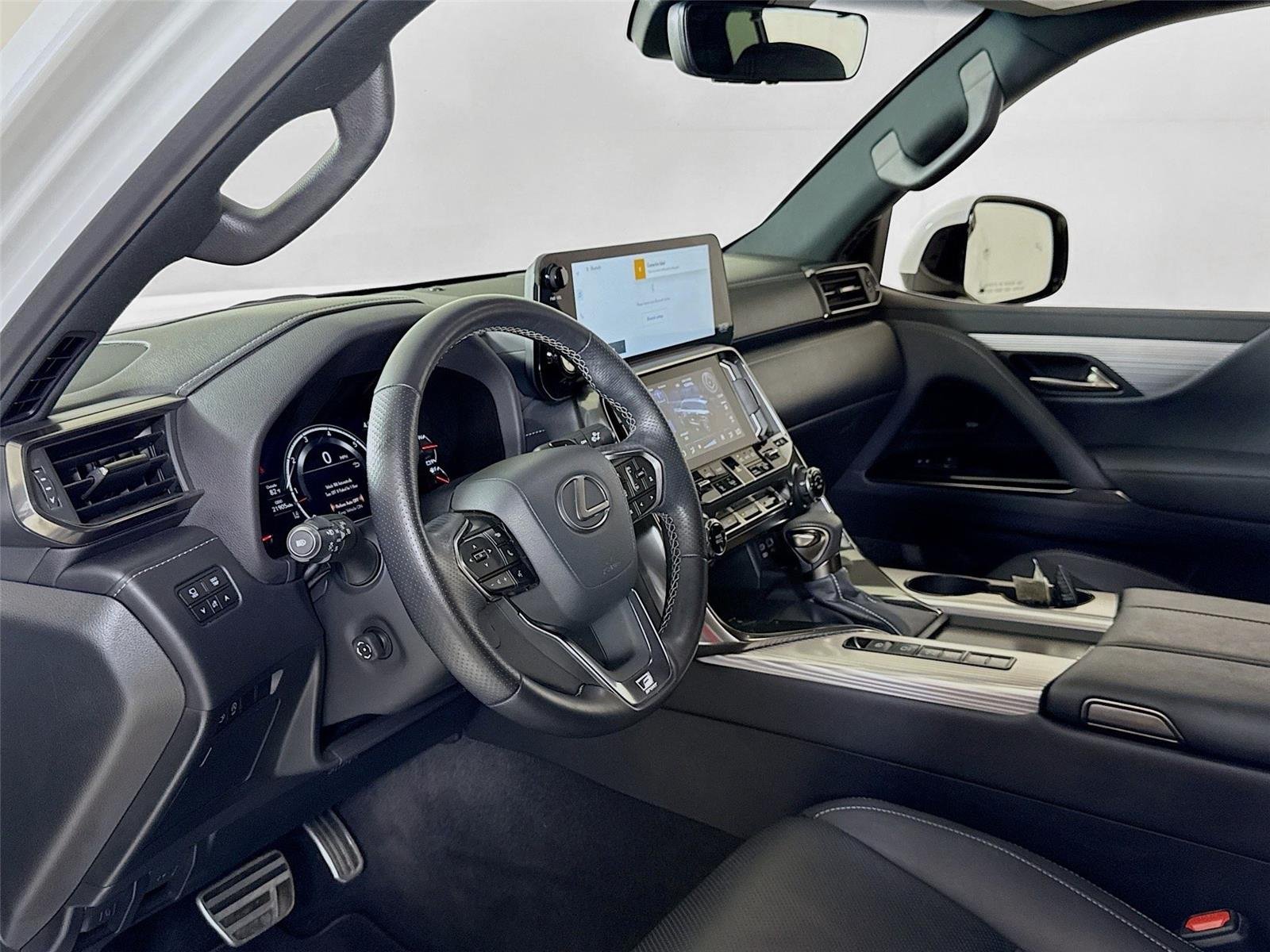 2023 Lexus LX 600 F SPORT photo 12