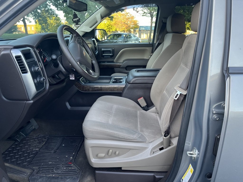 2017 Chevrolet Silverado LT photo 15