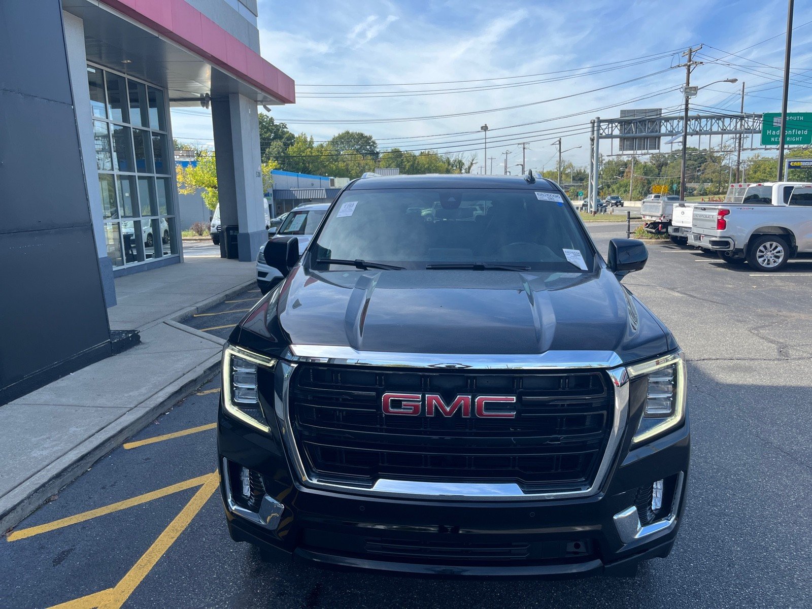 2022 Gmc Yukon SLE photo 3