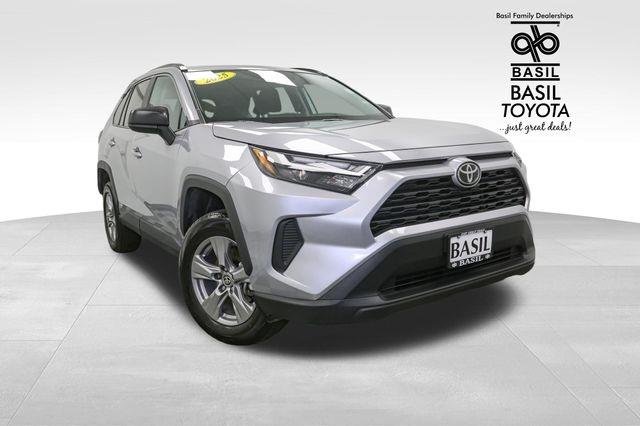 2025 Toyota RAV4 Hybrid LE photo 2