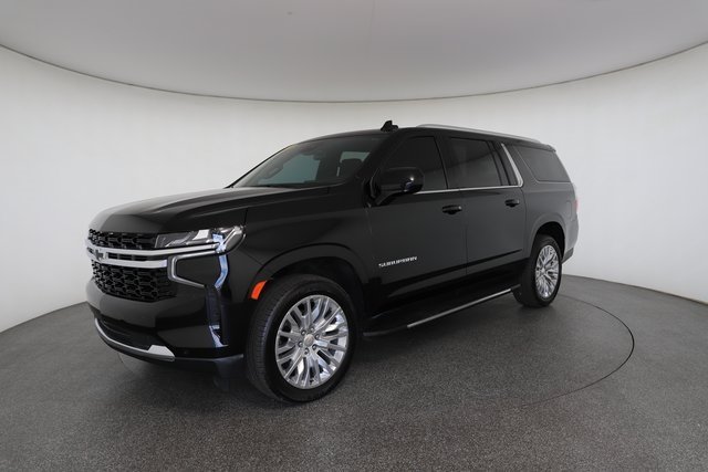 2023 Chevrolet Suburban LS photo 2