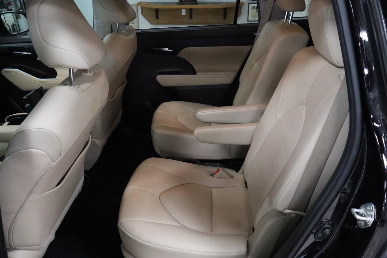 2020 Toyota Highlander XLE photo 16