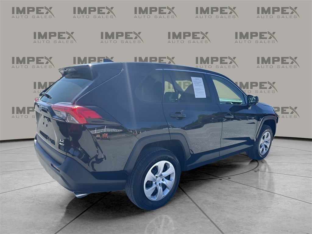 2024 Toyota RAV4 LE photo 4
