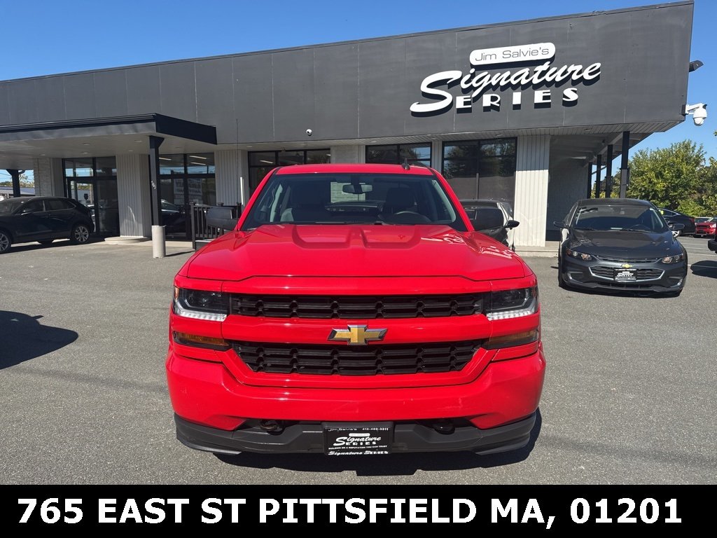 2018 Chevrolet Silverado 1500 Custom photo 2