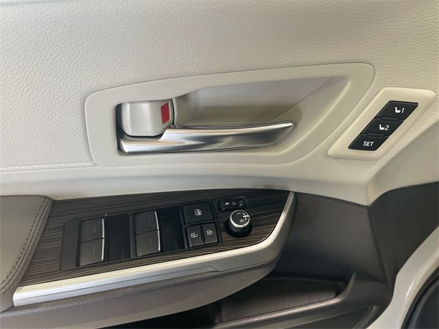 2021 Toyota Sienna Limited photo 13