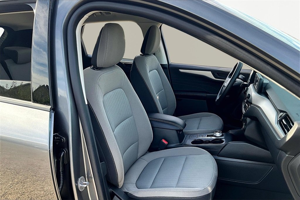 2022 Ford Escape S photo 4