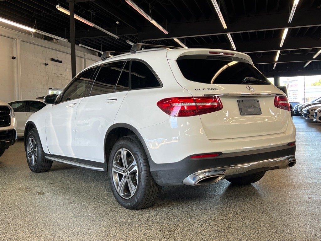 2019 Mercedes Benz GLC 300 4MATIC photo 2
