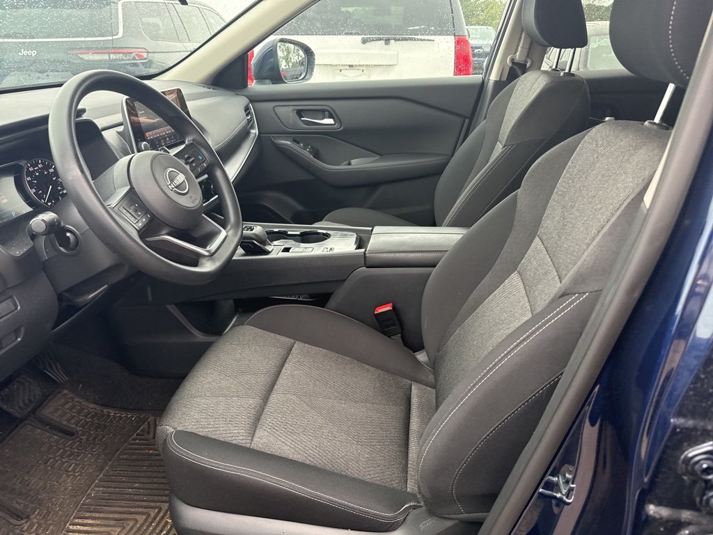 2024 Nissan Rogue SV photo 3