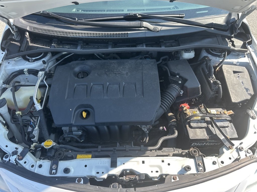 2012 Toyota Corolla LE photo 27
