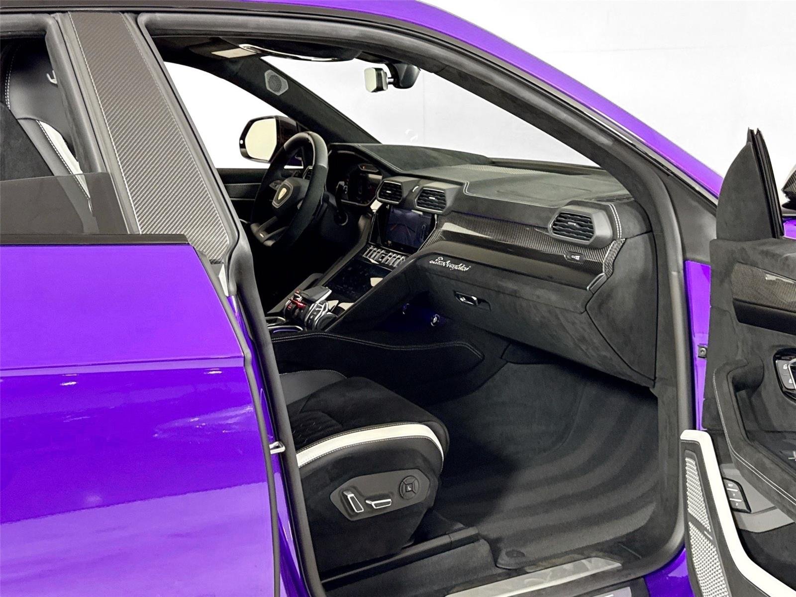 2024 Lamborghini Urus Performante photo 28