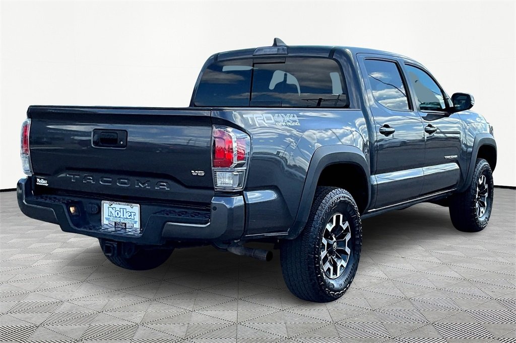 2023 Toyota Tacoma TRD Off-Road photo 2