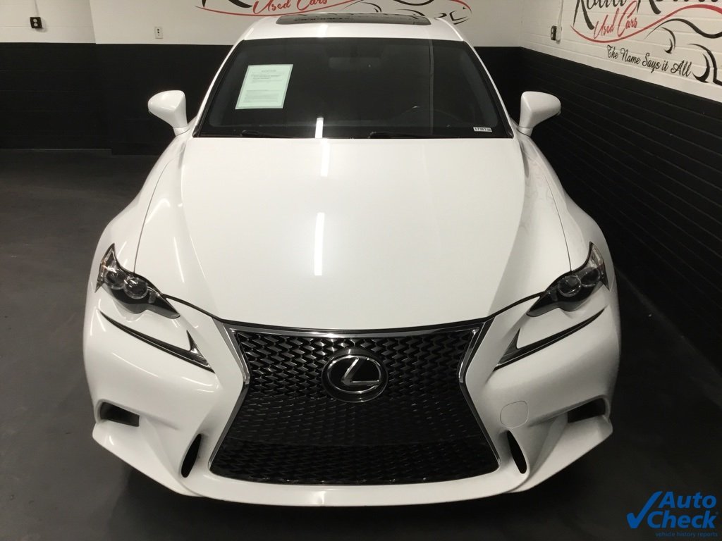 2016 Lexus IS 300 photo 4