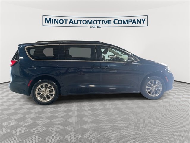 2022 Chrysler Pacifica Touring L photo 9