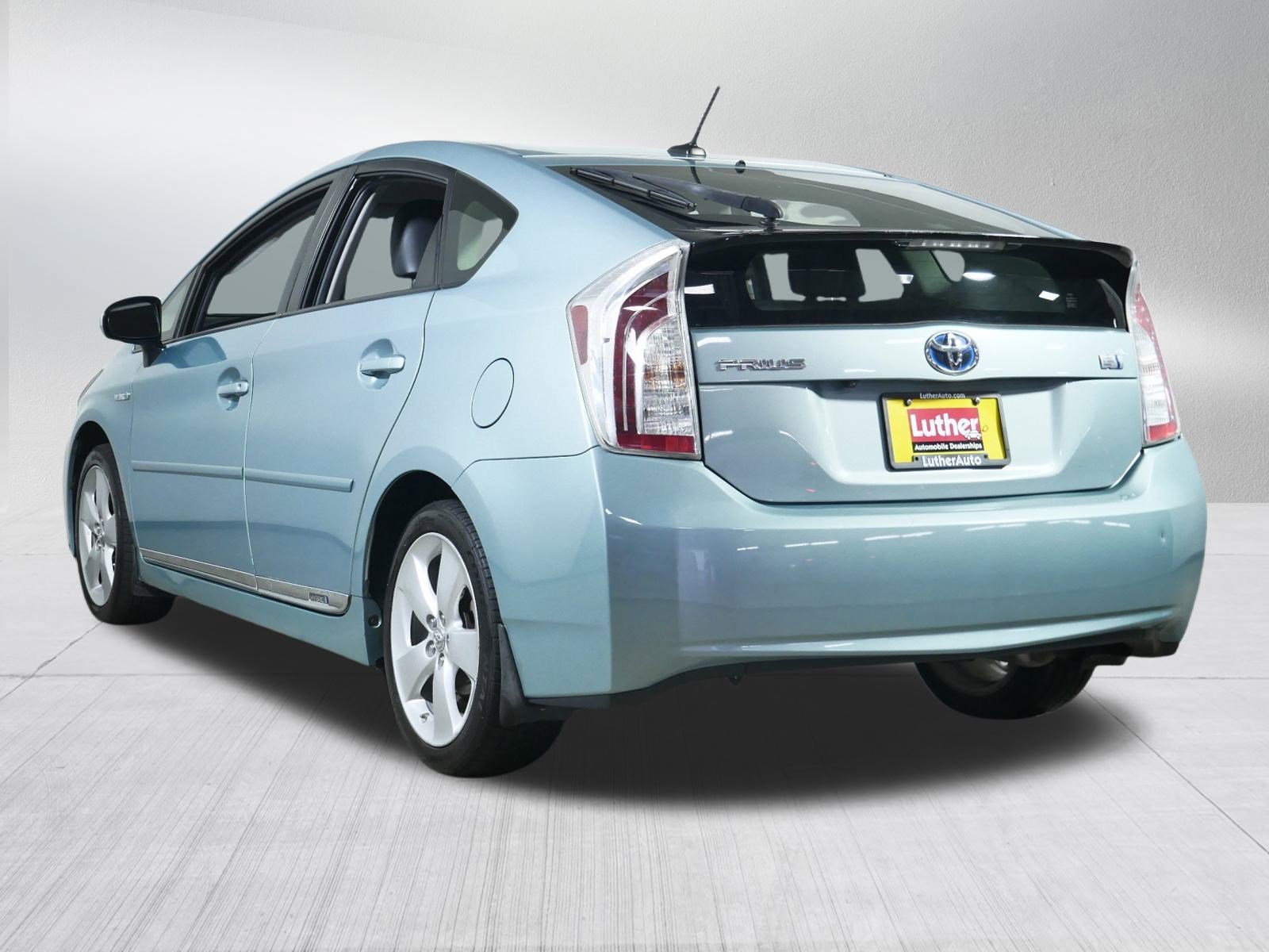 2015 Toyota Prius Five photo 5